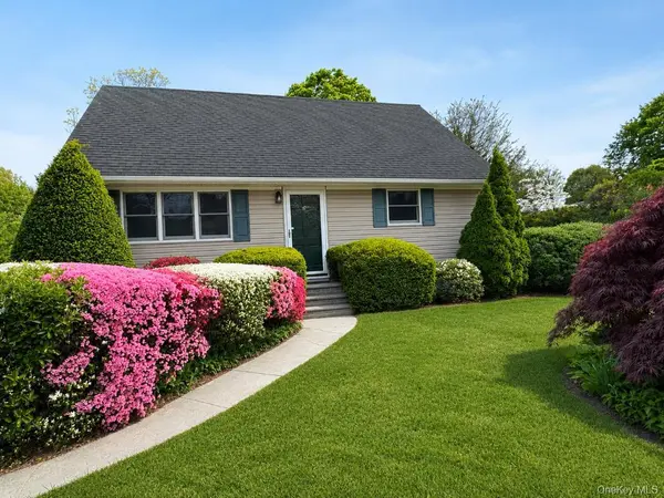 986 Karshick ST, Bohemia, NY 11716