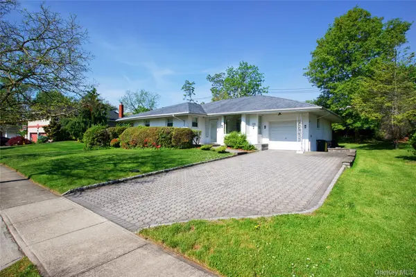 11 Hazelwood DR, Jericho, NY 11753