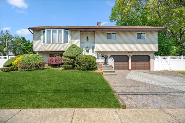1632 Fairfax AVE, West Islip, NY 11795