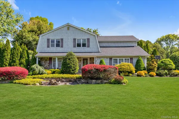4 Toga CT, East Northport, NY 11731