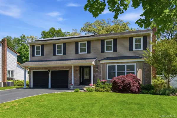 60 Tulipwood DR, Commack, NY 11725