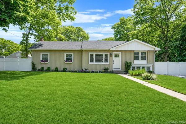 231 Maple ST, Medford, NY 11763