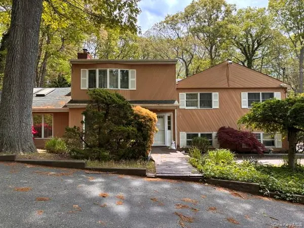 80 Alpine WAY, South Huntington, NY 11746