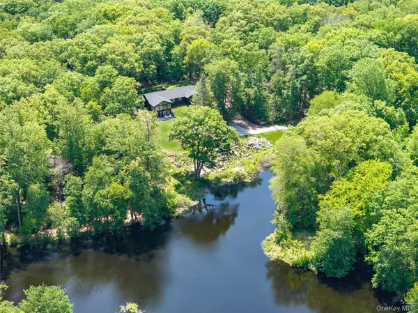 198 Woodchuck RD,  Stamford,  CT 06903