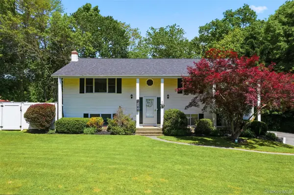 22 Kendell DR, Wappingers Falls, NY 12590