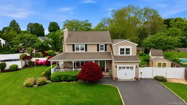 6 Lea AVE, Manorville, NY 11949