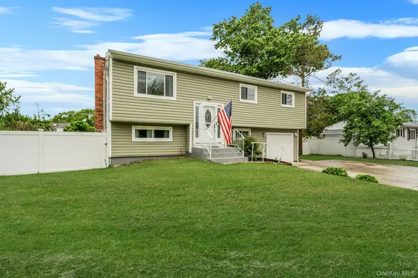 17 Liberty AVE, Selden, NY 11784