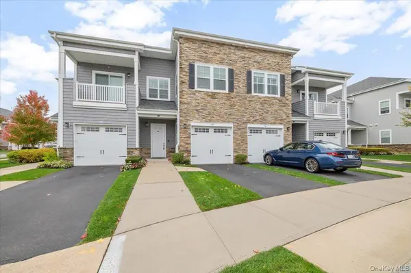 240 Fall CT, Elwood, NY 11731