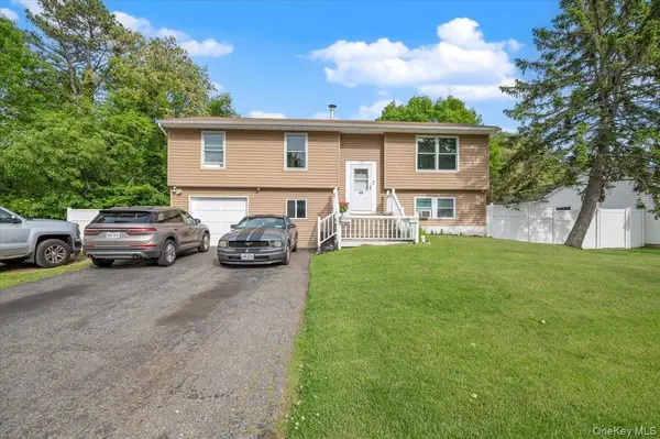 745 Greenbelt Pkwy, Holbrook, NY 11741