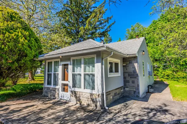 108 Claremont ST, Deer Park, NY 11729