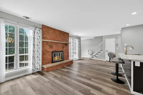 43 The Rise, Warwick, NY 10990