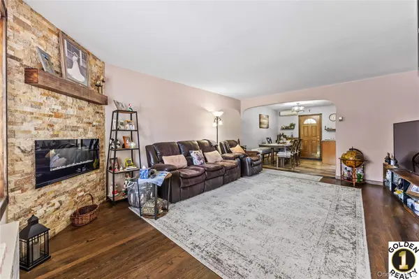 7521 Furmanville AVE, Middle Village, NY 11379