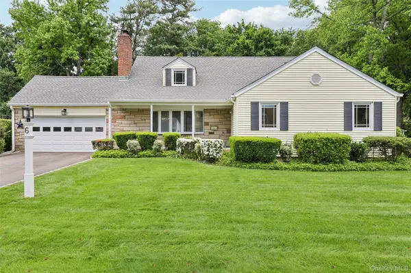 6 Berry LN, Glen Cove, NY 11542