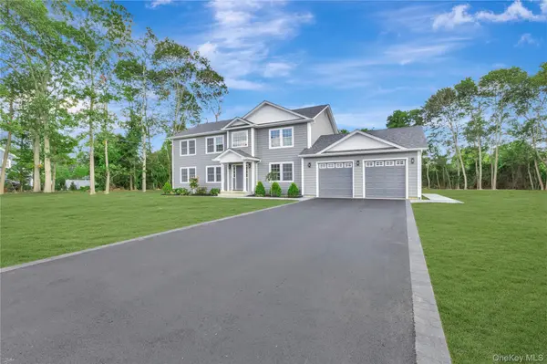 92 Park ST, Blue Point, NY 11715