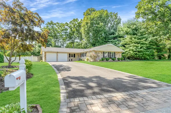 80 Sycamore CIR, Stony Brook, NY 11790