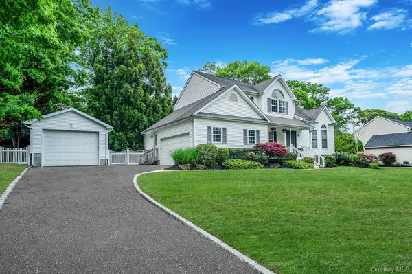 24 4th AVE, Rocky Point, NY 11778
