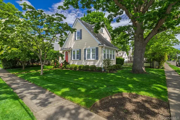 1 Schuyler AVE, Rockville Centre, NY 11570