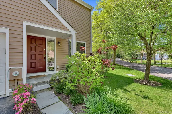 127 Stone Bridge SQ, Chappaqua, NY 10514