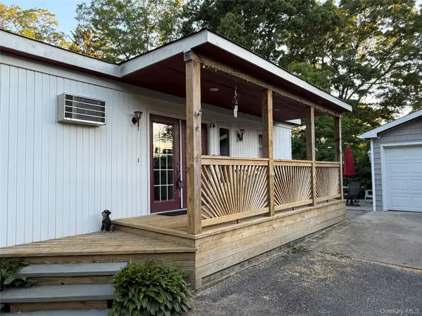 18 Periwinkle, Bohemia, NY 11716