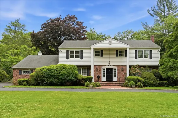 14 Oak LN, Old Brookville, NY 11545