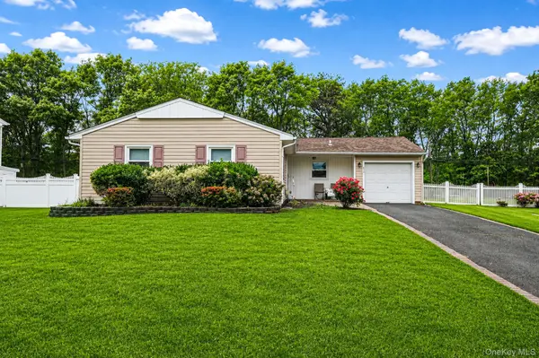 154 Spiral RD, Holtsville, NY 11742