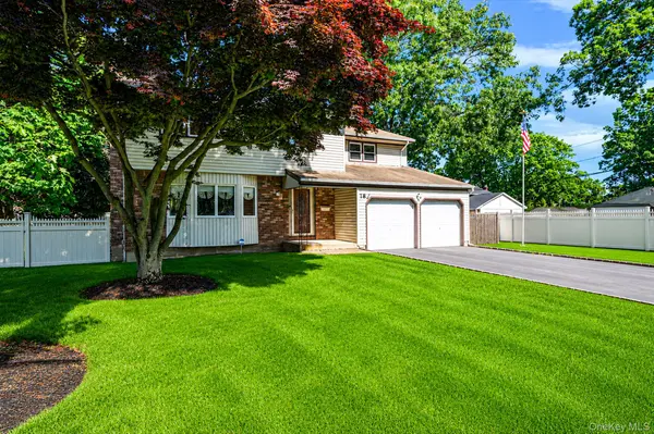 18 Deer Park BLVD, Deer Park, NY 11729