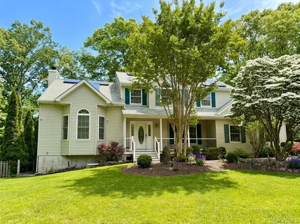 32 4th AVE, Rocky Point, NY 11778