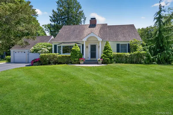 52 Cameron DR, Huntington, NY 11743