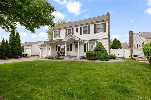 4 Westbury AVE, Plainview, NY 11803