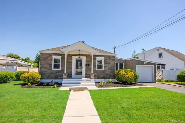 47 Walnut AVE, Farmingdale, NY 11735