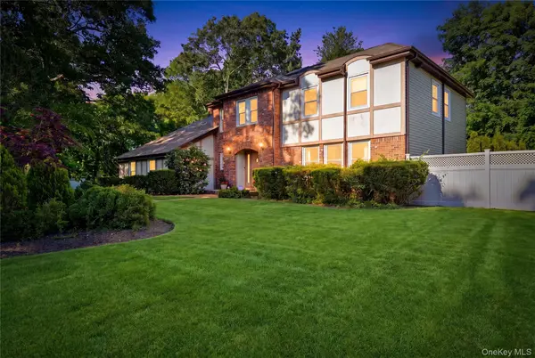 10 Weatherstone WAY, Smithtown, NY 11787