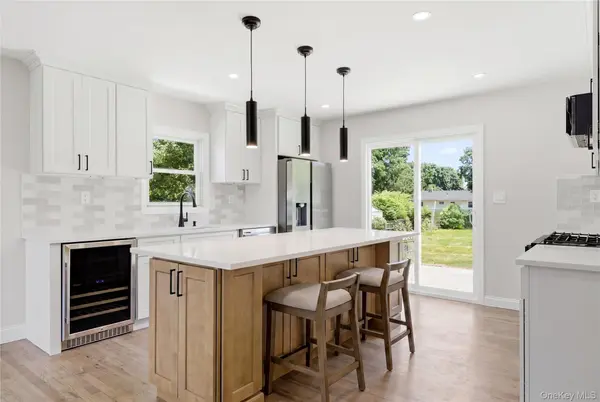 1707 N Gardiner DR, Bay Shore, NY 11706