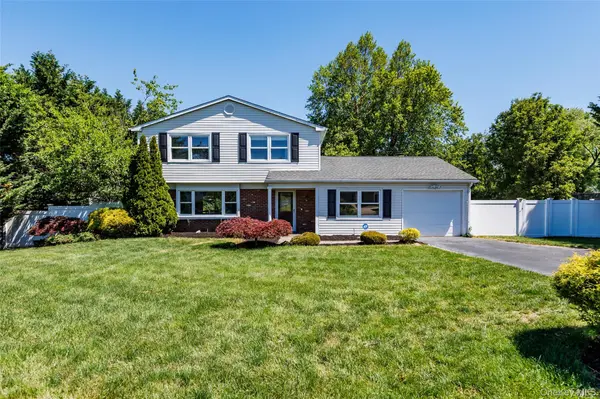 29 Segatogue LN, South Setauket, NY 11720