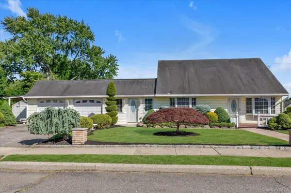 2484 Lindy RD, Westbury, NY 11590