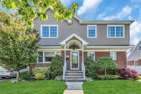 233 Collins AVE, Williston Park, NY 11596