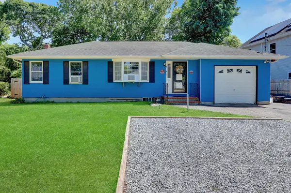 86 Parkview DR, Shirley, NY 11967