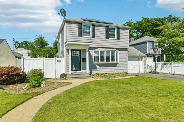 93 Crest RD, Merrick, NY 11566