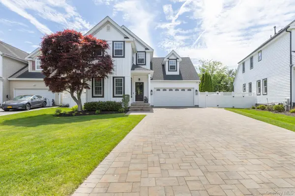 11 Coventry LN, Smithtown, NY 11787