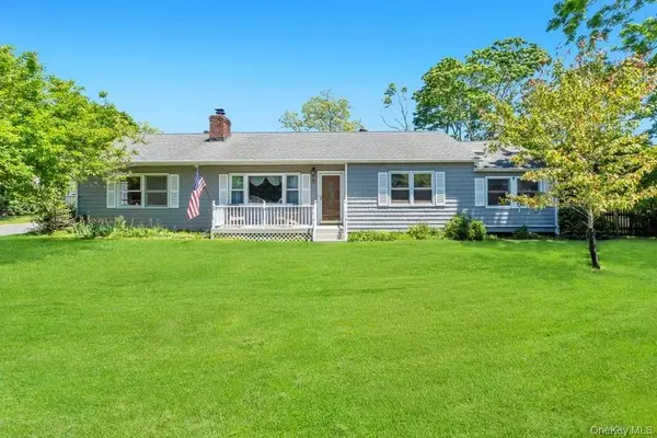 9 Epson CRSE,  Brookhaven,  NY 11719