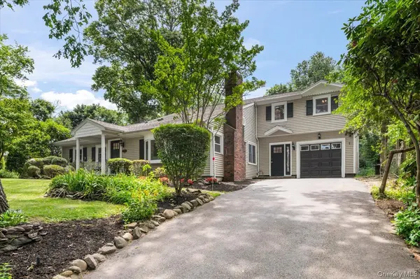 8 Walnut PL, Huntington, NY 11743