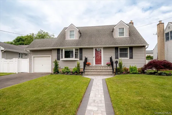 94 Pacific ST, Massapequa Park, NY 11762