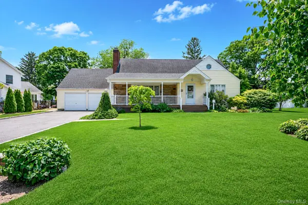 108 Ketewamoke AVE, Babylon, NY 11702