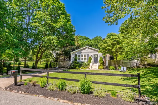 18 N Hampton AVE, Miller Place, NY 11764