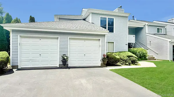 102 Hampton Vista DR, Manorville, NY 11949