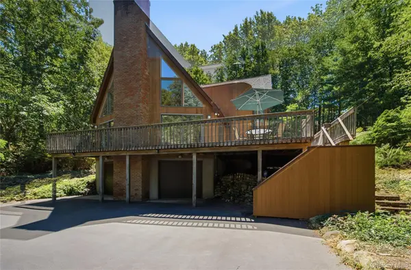 73 Glen RD,  Baiting Hollow,  NY 11933
