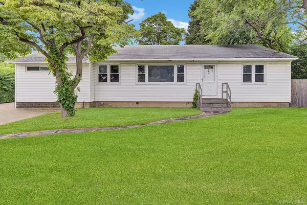 39 3rd AVE, Westbury, NY 11590