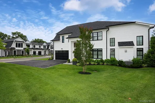 115 Three Ponds LN, Woodbury, NY 11797