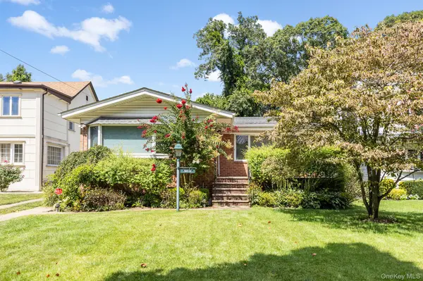 19611 McLaughlin AVE, Holliswood, NY 11423
