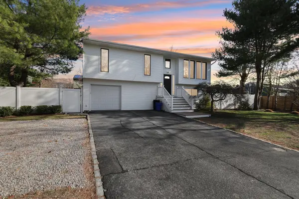 11 Dehan ST, Smithtown, NY 11787