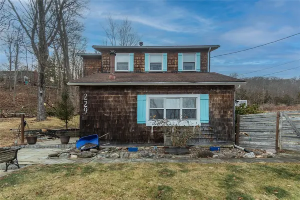 229 Skidmore RD, Pleasant Valley, NY 12569